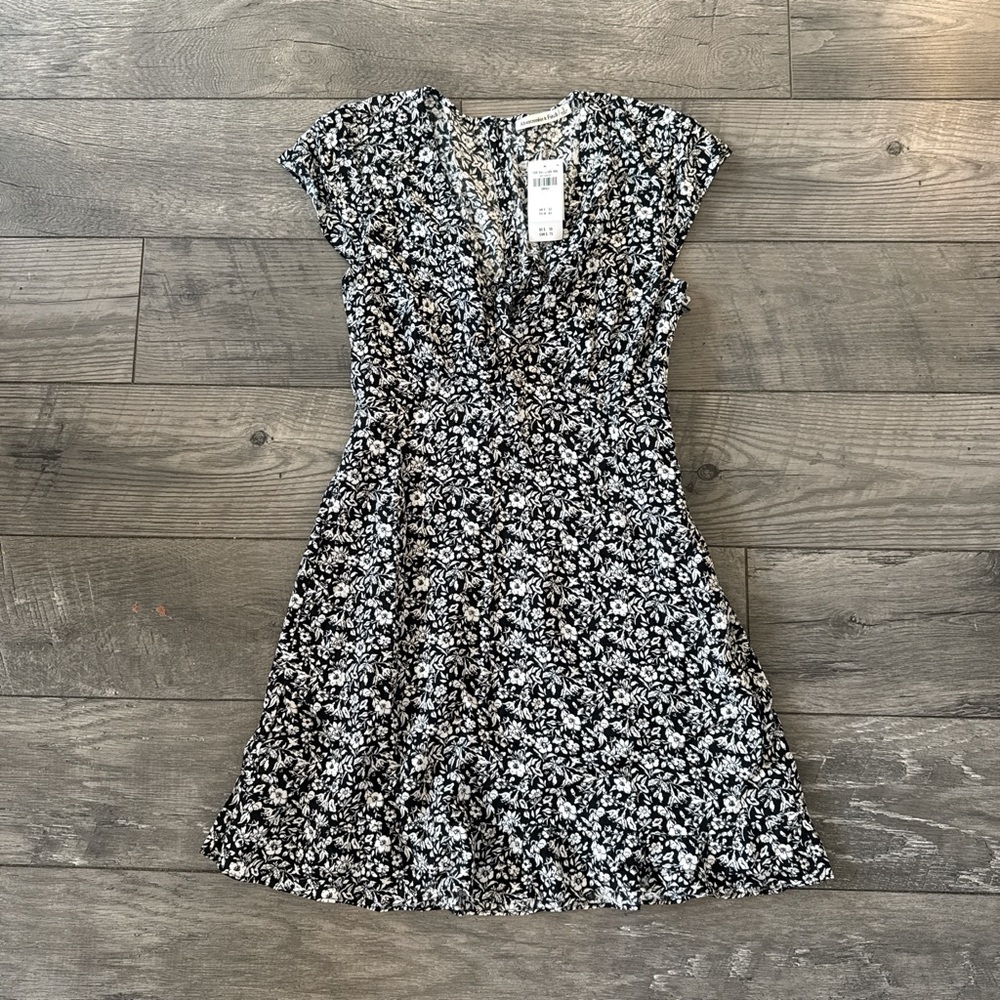 NWT Abercrombie Floral Black and White Dress